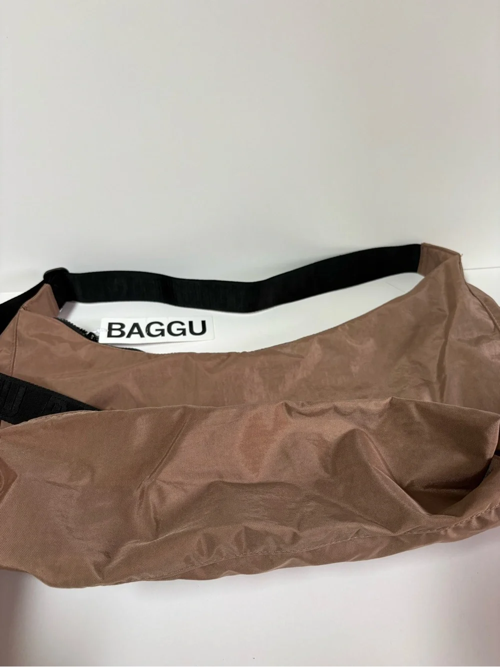 NWT BAGGU Large Crescent Bag - Cocoa